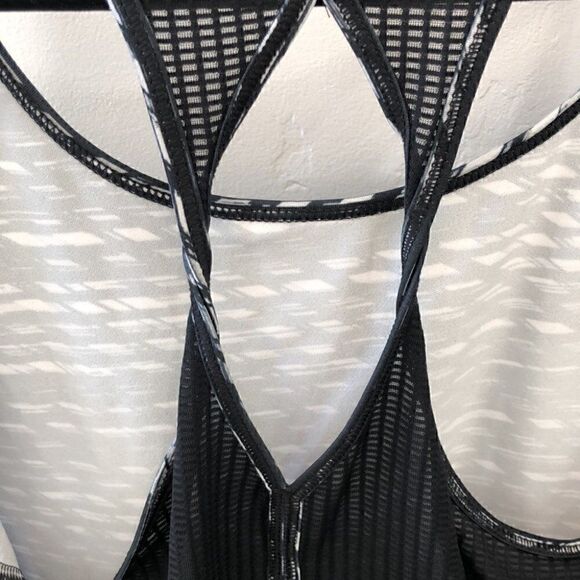 Under Armour Mesh Back Active Racerback Top Size Small - Picture 6 of 8